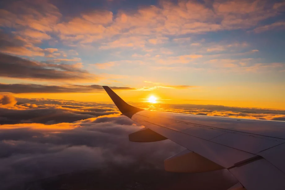 plane-in-the-sky-sunrise